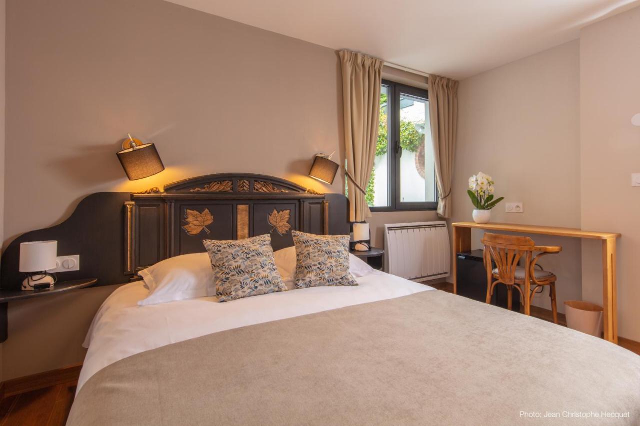 Les Patios Bed & Breakfast ล็องส์ ภายนอก รูปภาพ