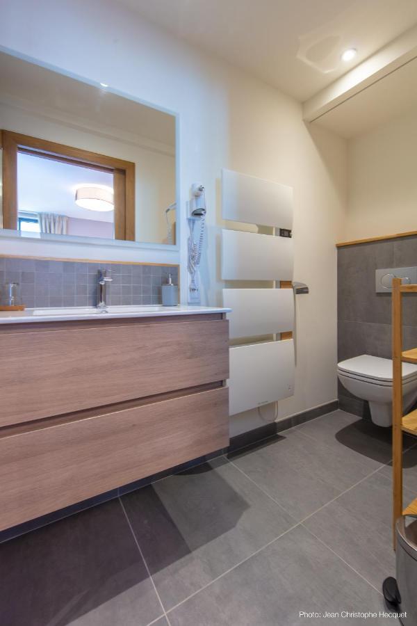 Les Patios Bed & Breakfast ล็องส์ ภายนอก รูปภาพ