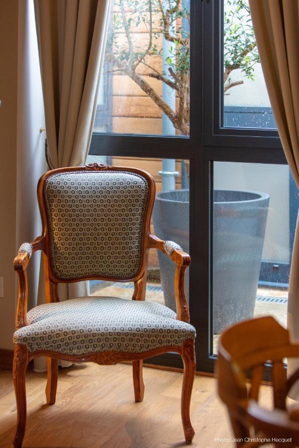 Les Patios Bed & Breakfast ล็องส์ ภายนอก รูปภาพ